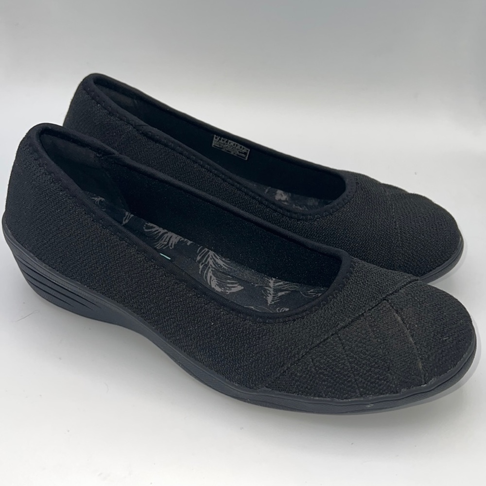 Skechers Stretch fit air cooled memory foam shoes  size 8 black